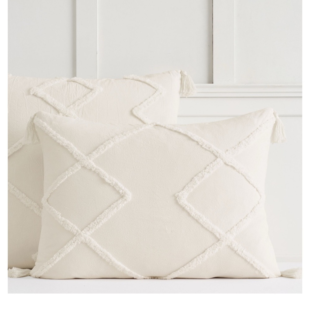 🆕Pottery Barn Teen Ashlyn Tufted Sham in Cream